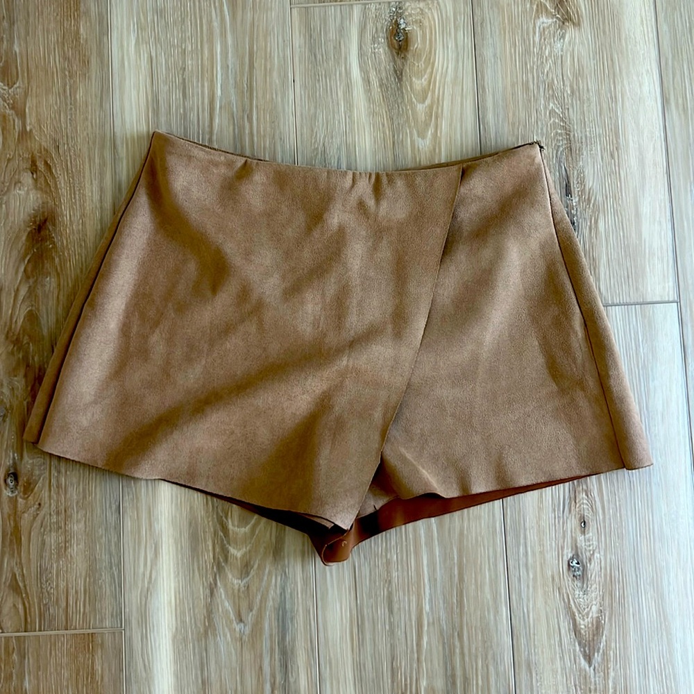 Boutique suede skort
